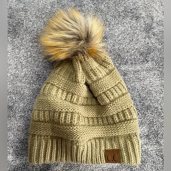 CC Beanie with Fur Pom Pom HAT43 - Picture 1 of 6